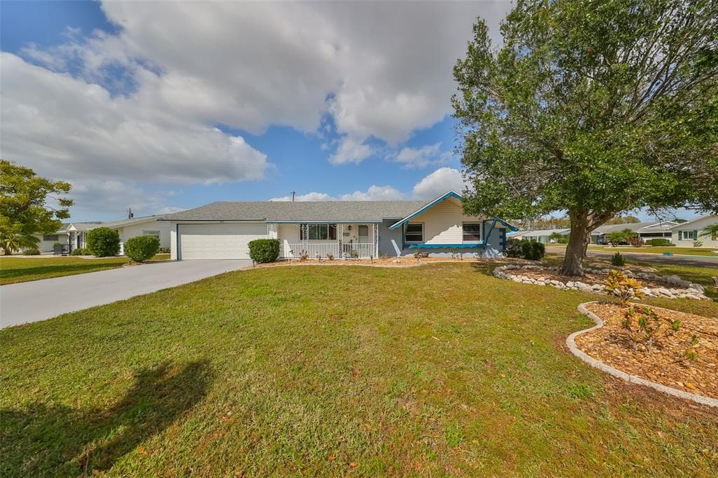 701 DESERT HILLS WAY SUN CITY CENTER, FL 33573