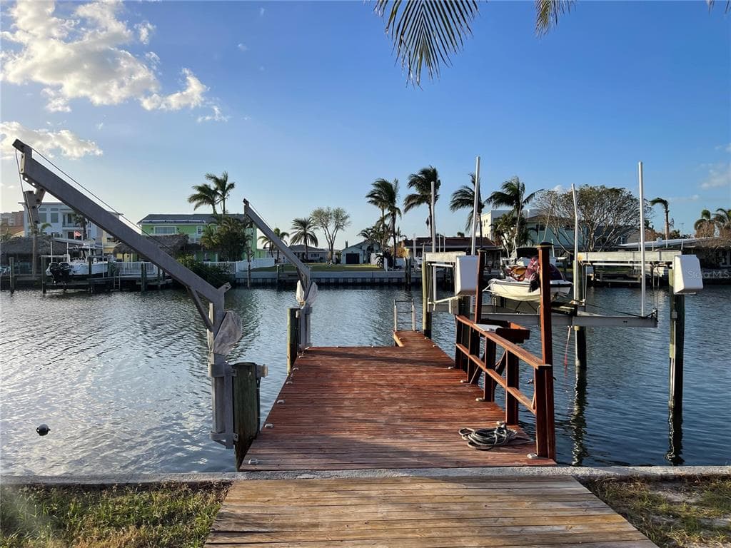 17718 LONG POINT DRIVE REDINGTON SHORES, FL 33708