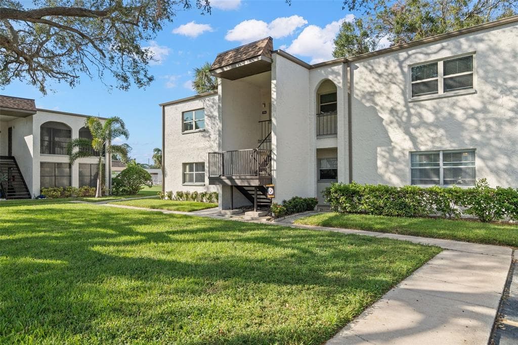 7701 STARKEY ROAD UNIT 735 SEMINOLE, FL 33777