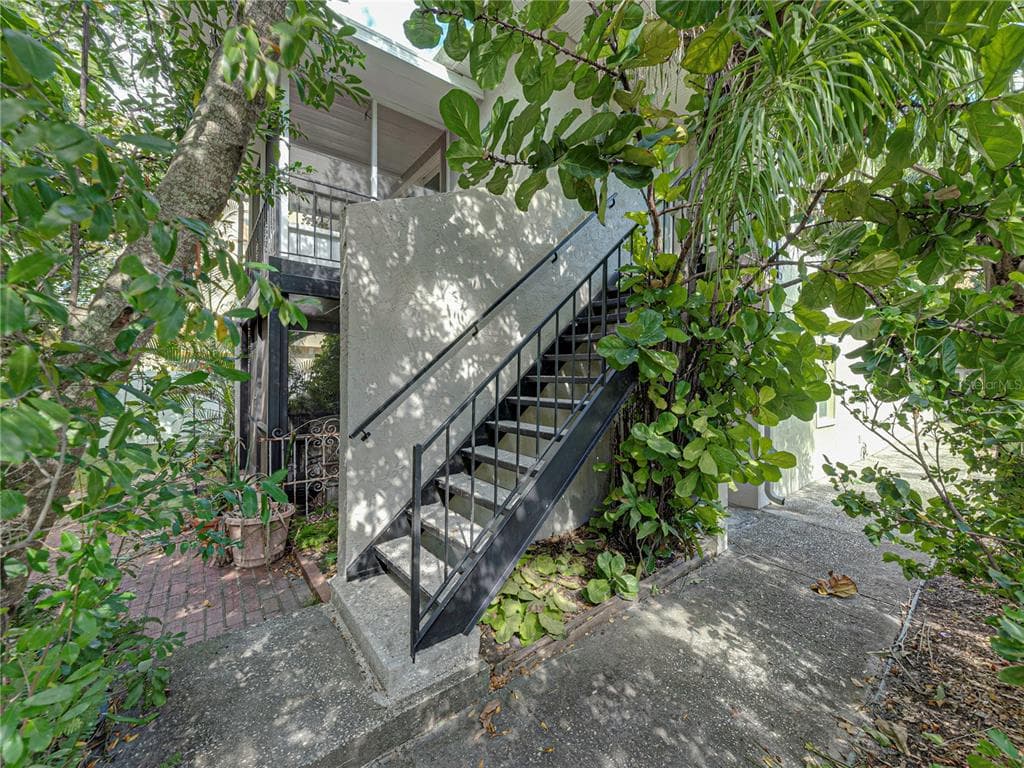1011 S MOODY AVENUE UNIT 32 TAMPA, FL 33629