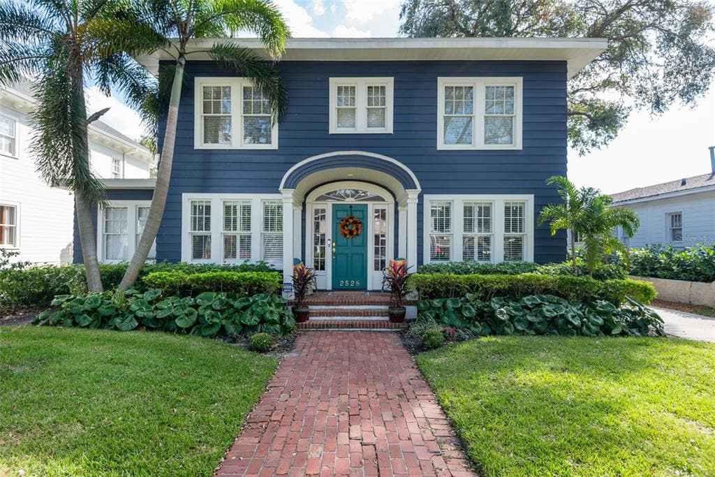 2528 W SUNSET DRIVE