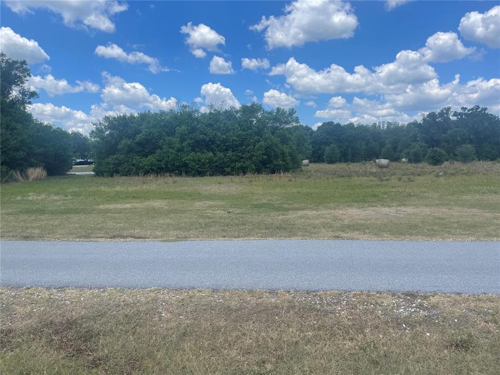 101 LAKE HOBBS ROAD LUTZ, FL 33548