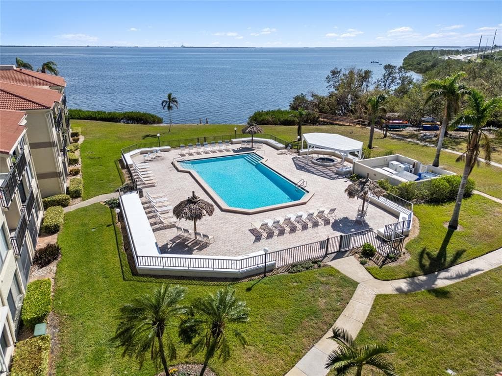 6372 PALMA DEL MAR BOULEVARD S UNIT 320 ST PETERSBURG, FL 33715