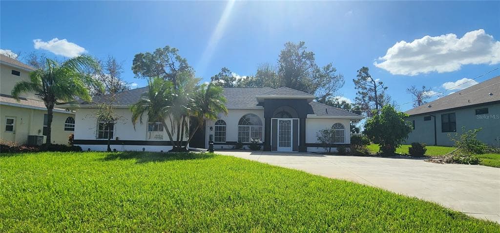 692 ROTONDA CIRCLE ROTONDA WEST, FL 33947