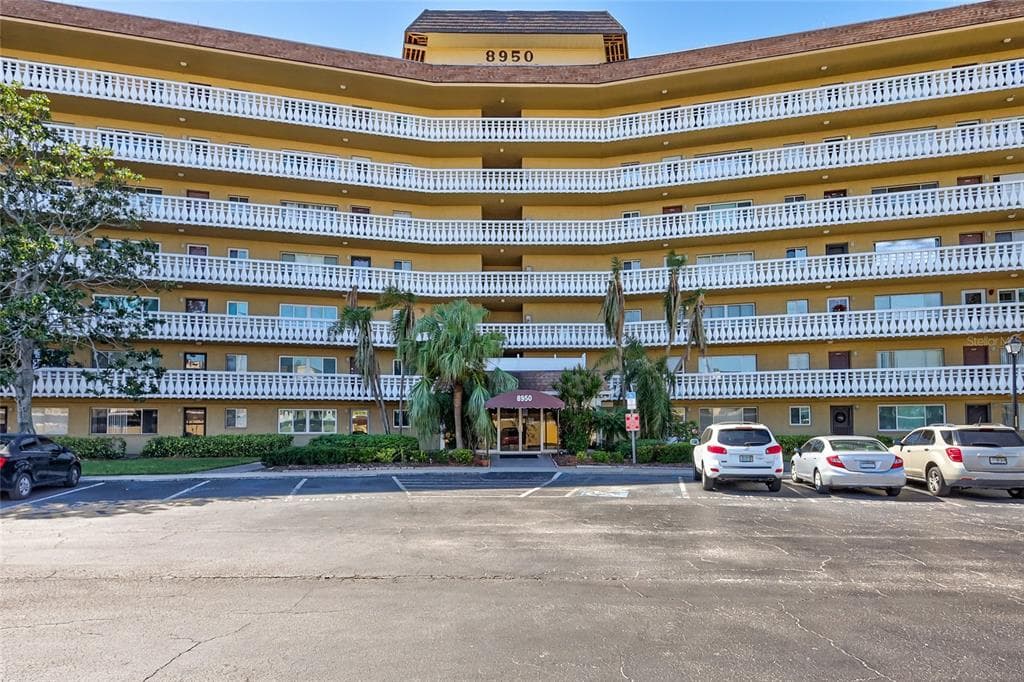 8950 PARK BOULEVARD UNIT 203 SEMINOLE, FL 33777