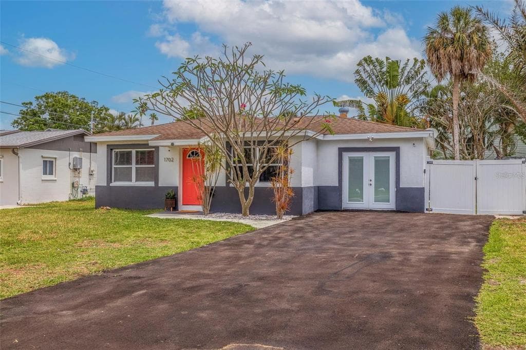 1702 BAYOU GRANDE BOULEVARD NE ST PETERSBURG, FL 33703