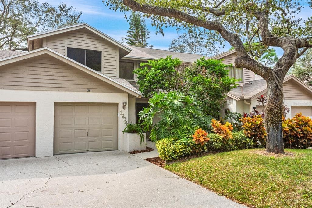 1924 WHISPERING WAY TARPON SPRINGS, FL 34689