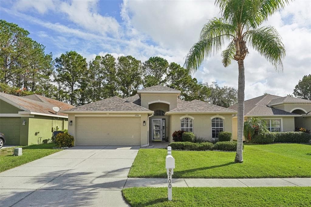 2700 HAWK ROOST COURT HOLIDAY, FL 34691