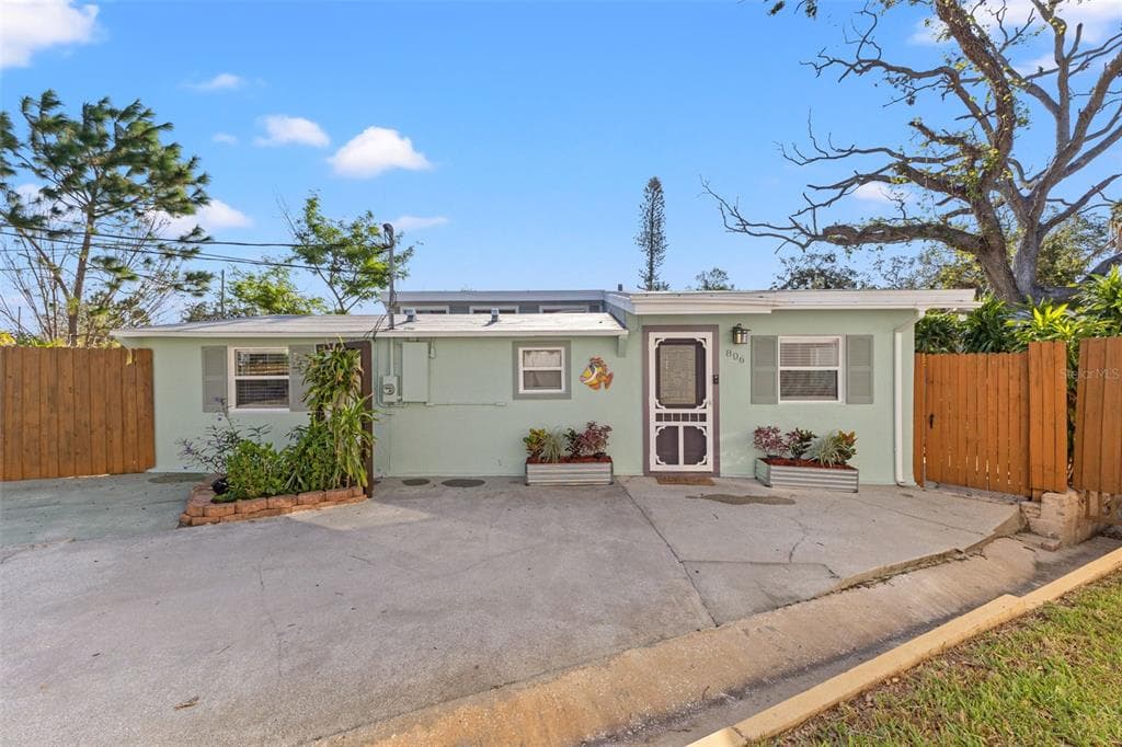 806 BAMBOO DRIVE S ST PETERSBURG, FL 33707