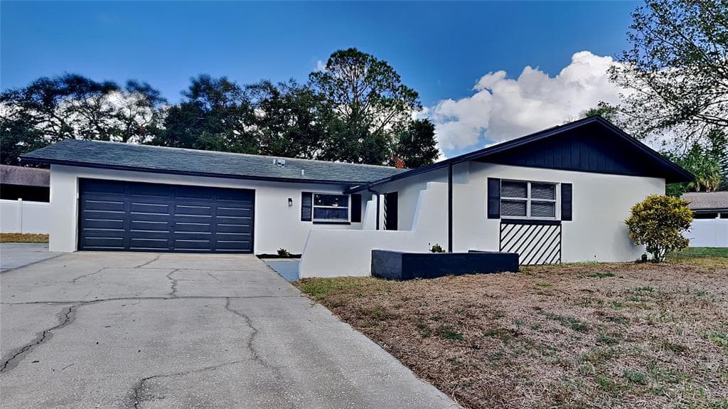 213 HOLLOW OAK COURT TARPON SPRINGS, FL 34689