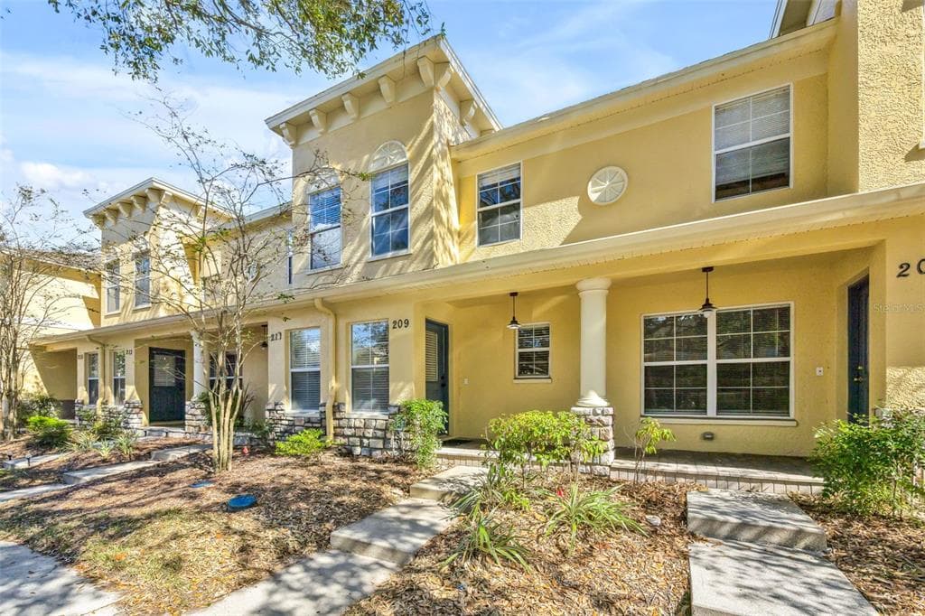 209 DRAW BRIDGE LN VALRICO, FL 33594