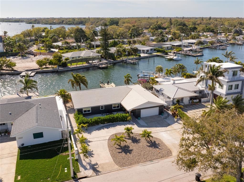 2599 W BAY ISLE DRIVE SE