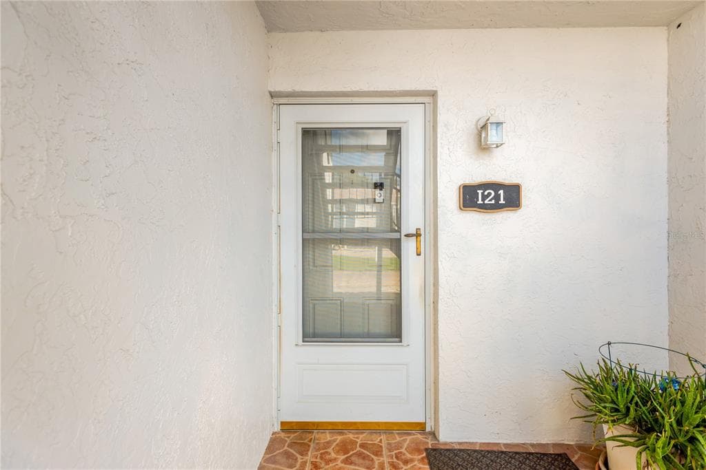 3819 N OAK DRIVE UNIT I21 TAMPA, FL 33611