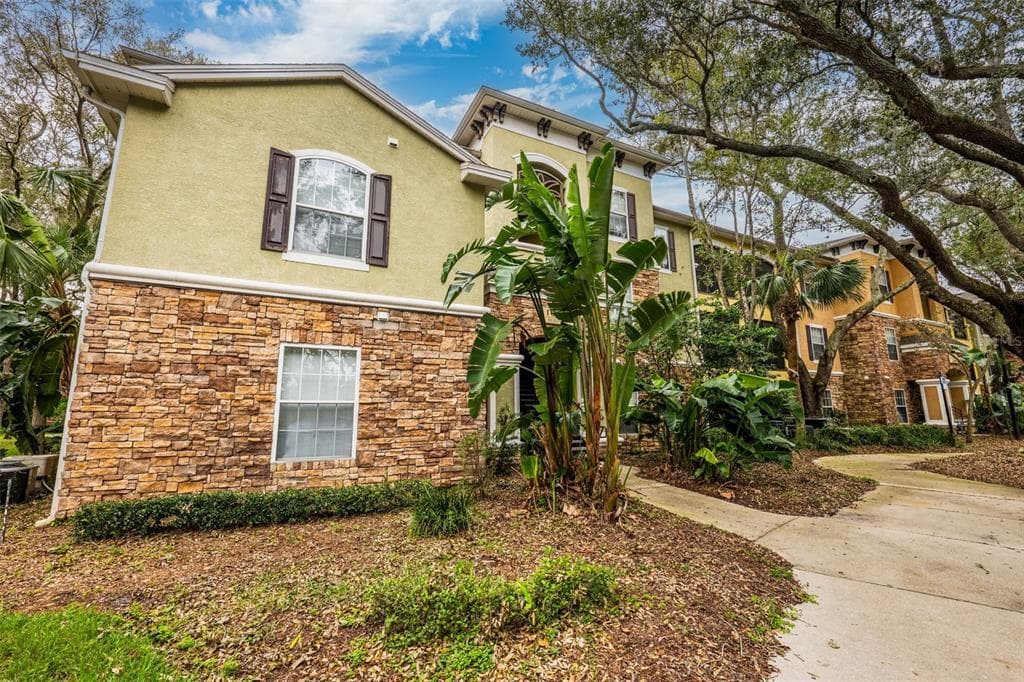 10105 COURTNEY PALMS BOULEVARD UNIT 103 TAMPA, FL 33619