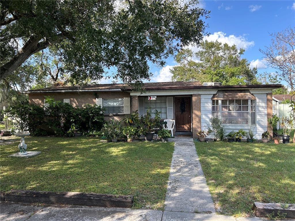 704 E 114TH AVENUE TAMPA, FL 33612
