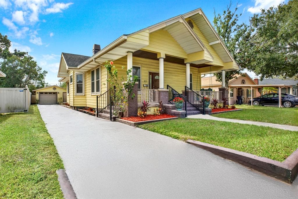307 E PARIS STREET TAMPA, FL 33604