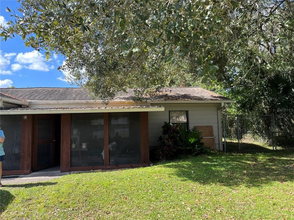 8432 N JONES AVENUE TAMPA, FL 33604
