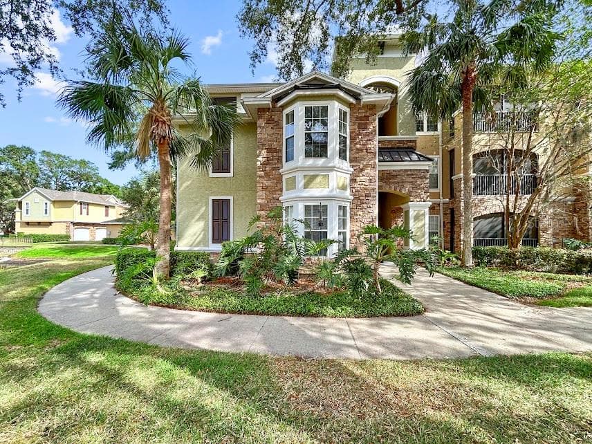 10108 COURTNEY OAKS CIRCLE UNIT 203 TAMPA, FL 33619