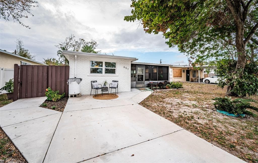 657 GRAY STREET S ST PETERSBURG, FL 33707