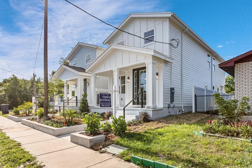 1904 W CHESTNUT STREET TAMPA, FL 33607