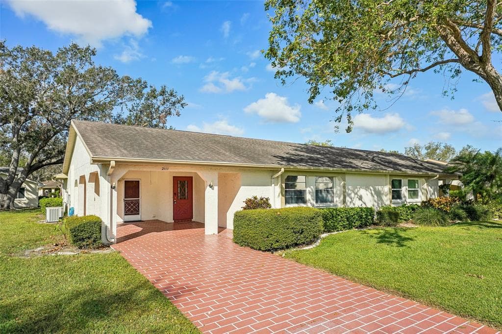 2111 HARLESTON PLACE SUN CITY CENTER, FL 33573