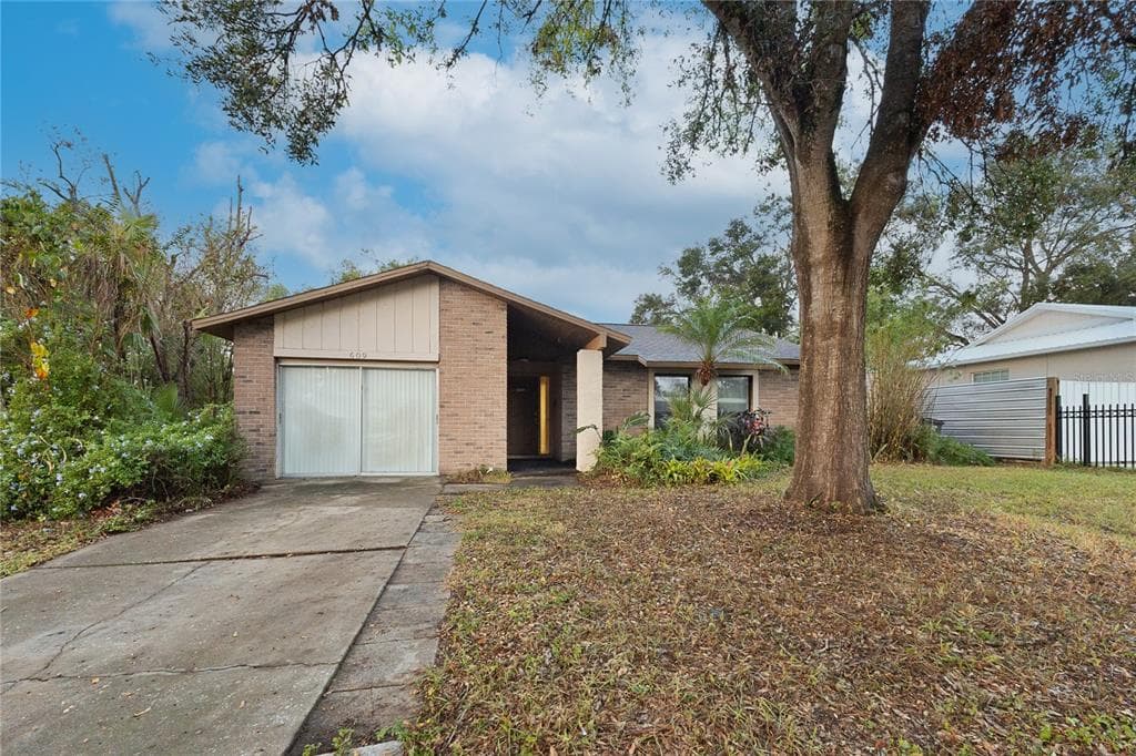 609 MISSIONWOODE DRIVE SEFFNER, FL 33584
