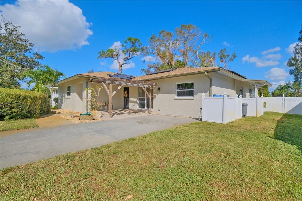 6727 5TH STREET W BRADENTON, FL 34207