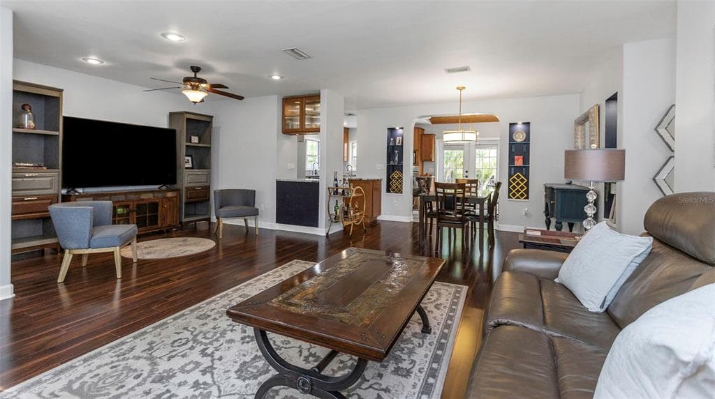 894 JOAN STREET DUNEDIN, FL 34698