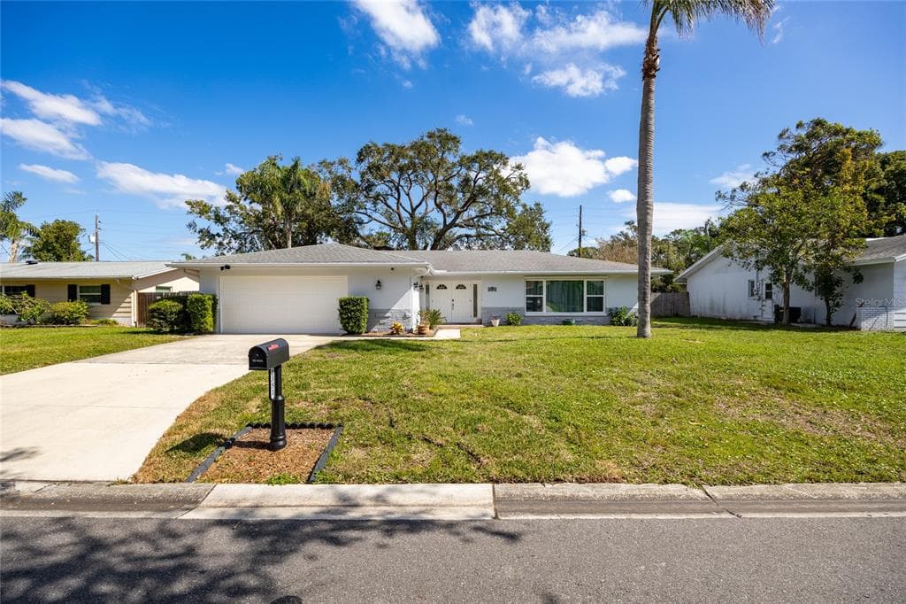 2351 MANGRUM DR DUNEDIN, FL 34698