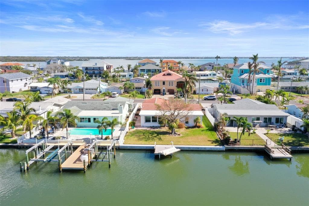 568 LILLIAN DRIVE MADEIRA BEACH, FL 33708
