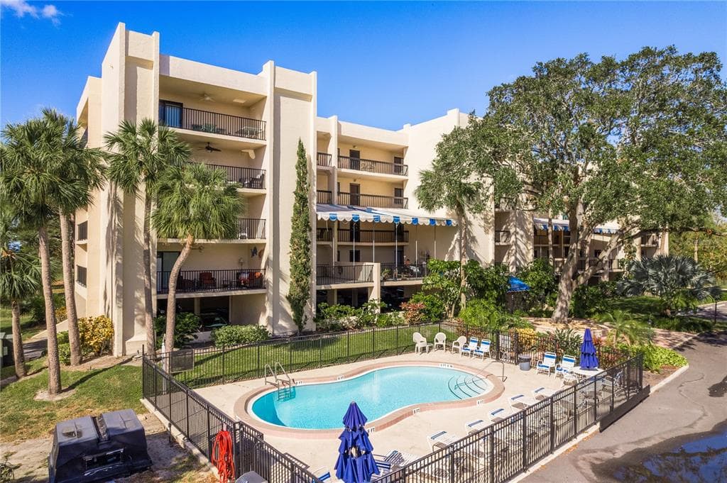 404 TARPON POINT UNIT 404 TARPON SPRINGS, FL 34689