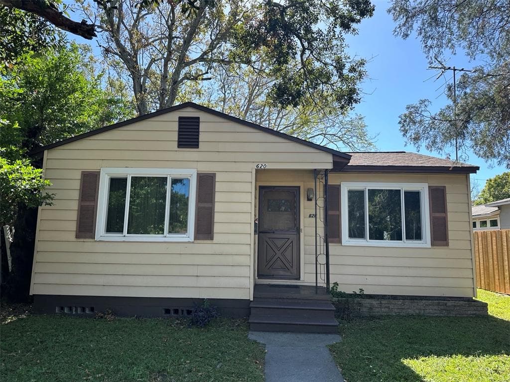 620 38TH AVENUE N ST PETERSBURG, FL 33704