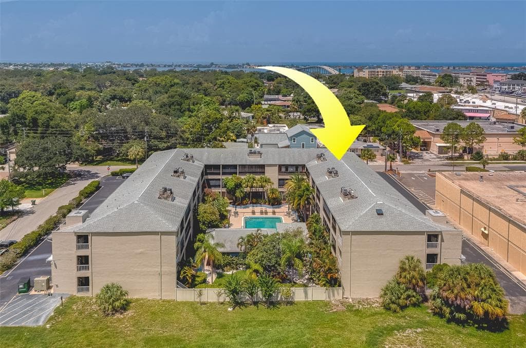 215 VALENCIA BOULEVARD UNIT 310 BELLEAIR BLUFFS, FL 33770