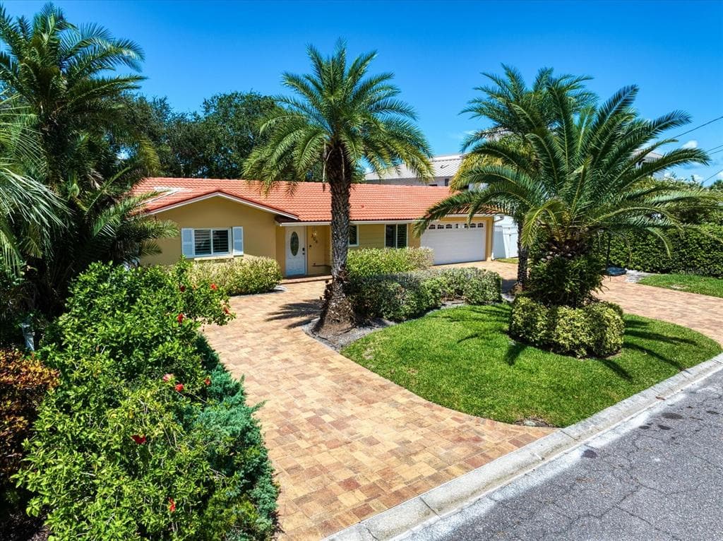 306 WINDWARD ISLAND CLEARWATER BEACH, FL 33767