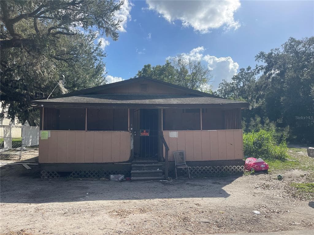907 W WARREN STREET PLANT CITY, FL 33563