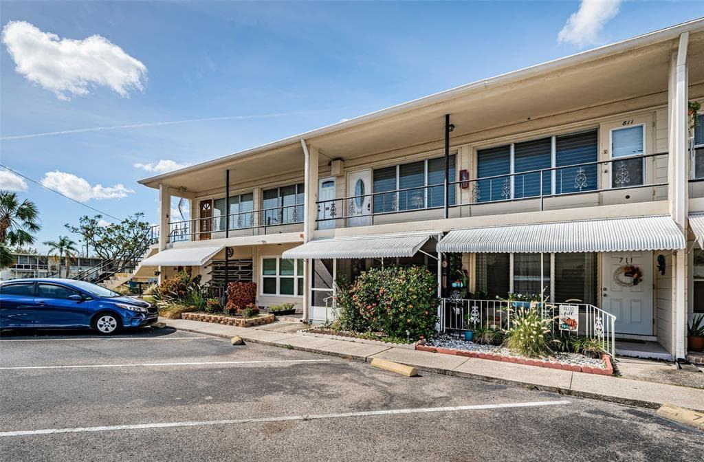 4144 56TH STREET N UNIT 810 KENNETH CITY, FL 33709