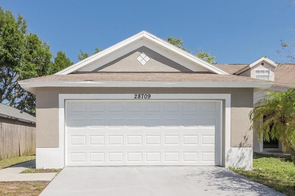 28709 SEASHELL COURT WESLEY CHAPEL, FL 33545