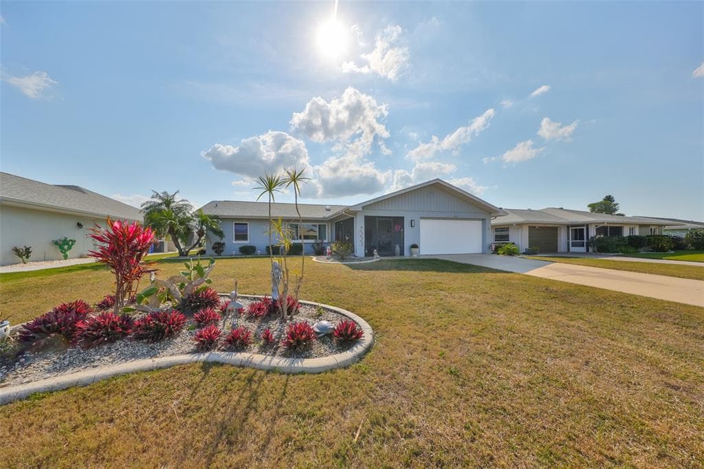 2019 N PEBBLE BEACH BOULEVARD SUN CITY CENTER, FL 33573