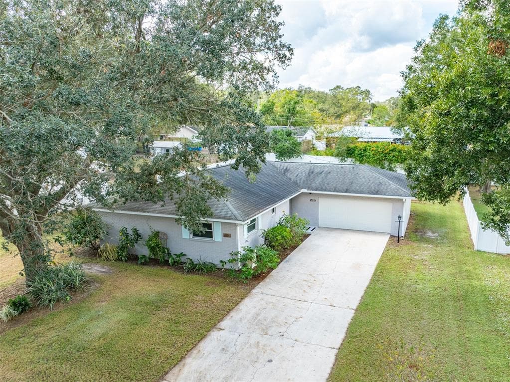 6504 CHIPPENDALE ROAD LAKELAND, FL 33809