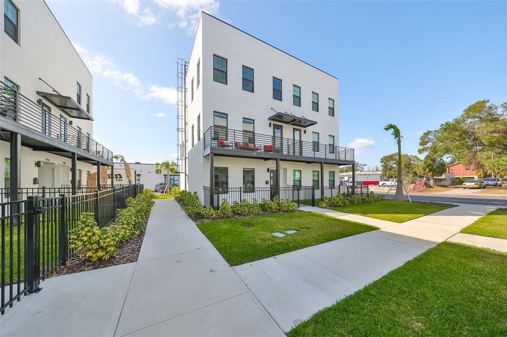 2748 5TH AVENUE S UNIT 9 ST PETERSBURG, FL 33712