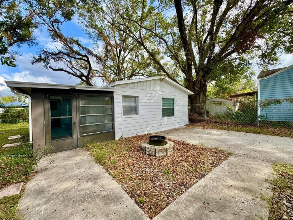 4013 N MUNRO STREET UNIT B TAMPA, FL 33603