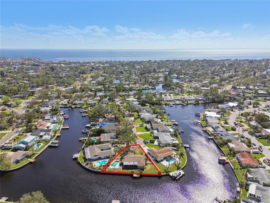 5181 HORSESHOE PLACE NE ST PETERSBURG, FL 33703