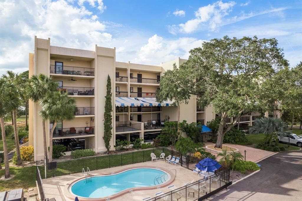 102 TARPON POINT UNIT 102 TARPON SPRINGS, FL 34689
