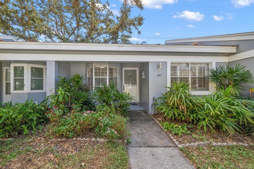 140 BRIGTON COURT SAFETY HARBOR, FL 34695