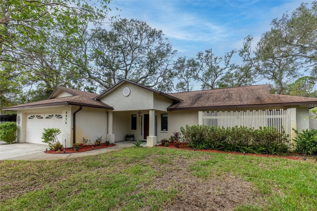 9956 PINE LAKE TRAIL ST PETERSBURG, FL 33708