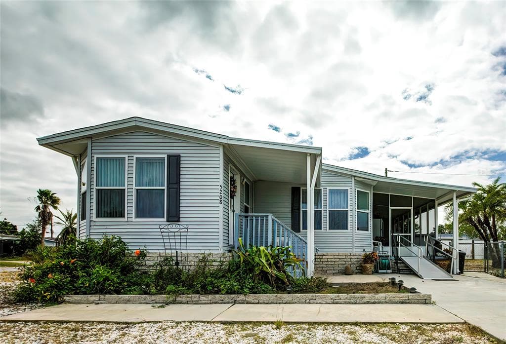 5208 RIVER BIRCH AVENUE HOLIDAY, FL 34690
