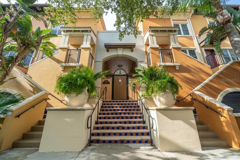 200 4TH AVENUE S UNIT 305 ST PETERSBURG, FL 33701