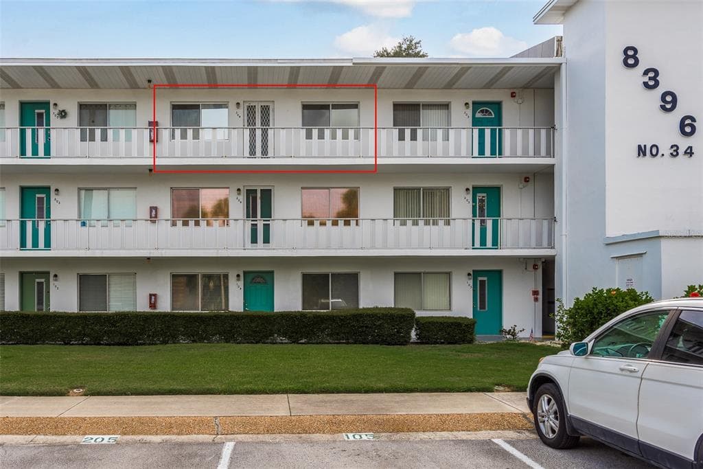 8396 111TH STREET UNIT 304 SEMINOLE, FL 33772