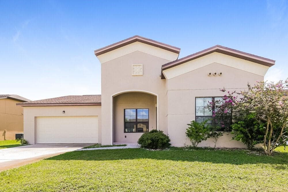 4592 SANDHURST STREET KISSIMMEE, FL 34758