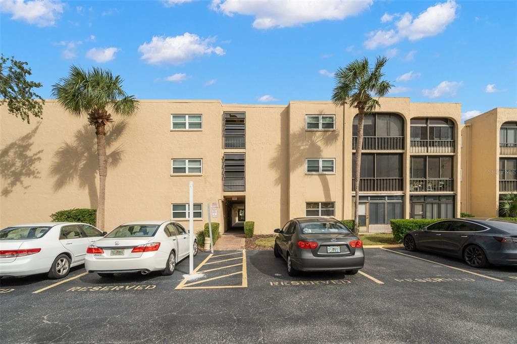 11485 OAKHURST ROAD UNIT 322 LARGO, FL 33774